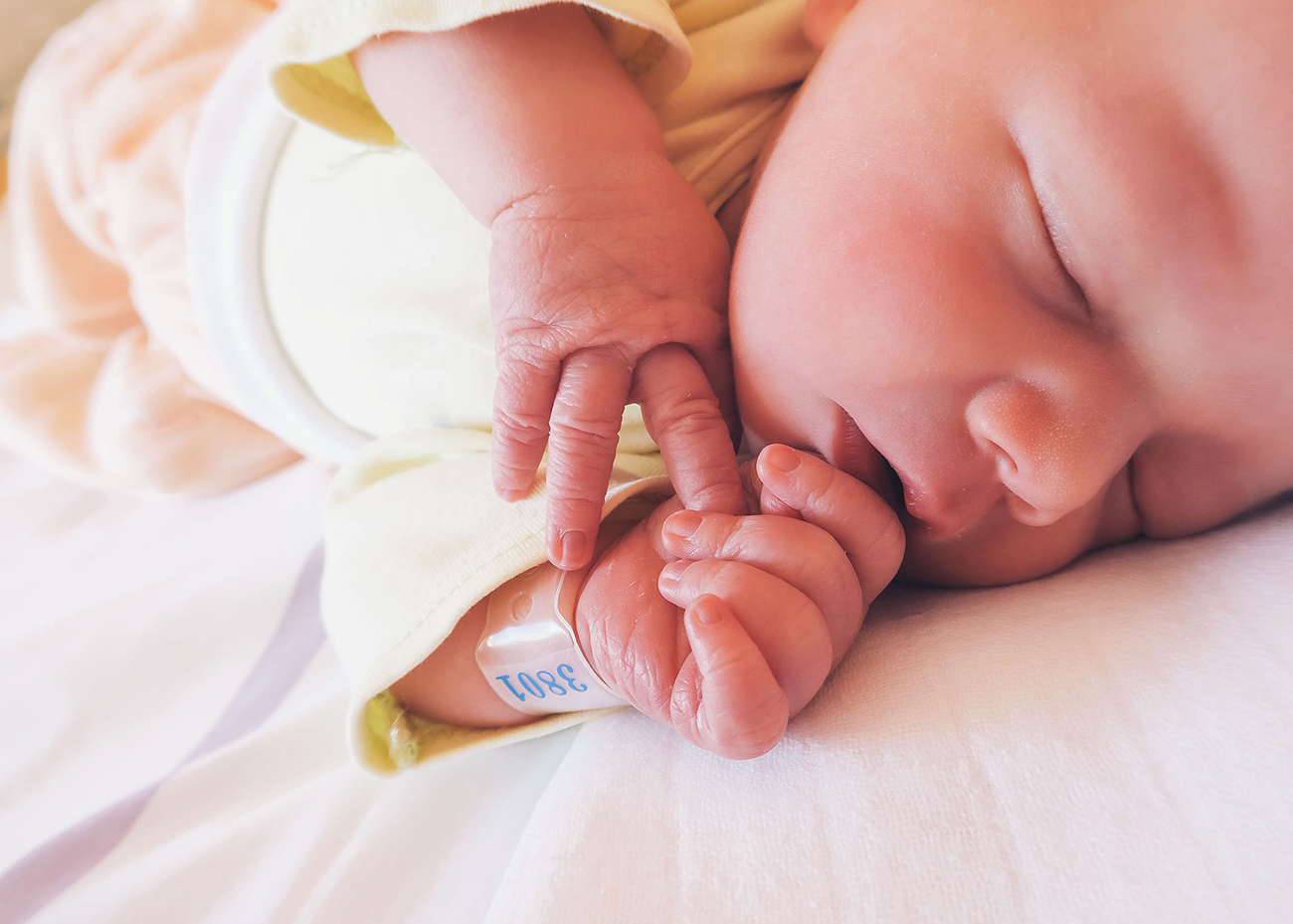 Cuidar de un Bebé Recién Nacido También Implica Ocuparse de su Propio  Bienestar Mental